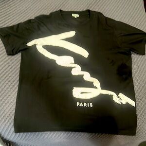 Kenzo Men’s T shirt size L. Like new, worn only once. Excellent new condition.